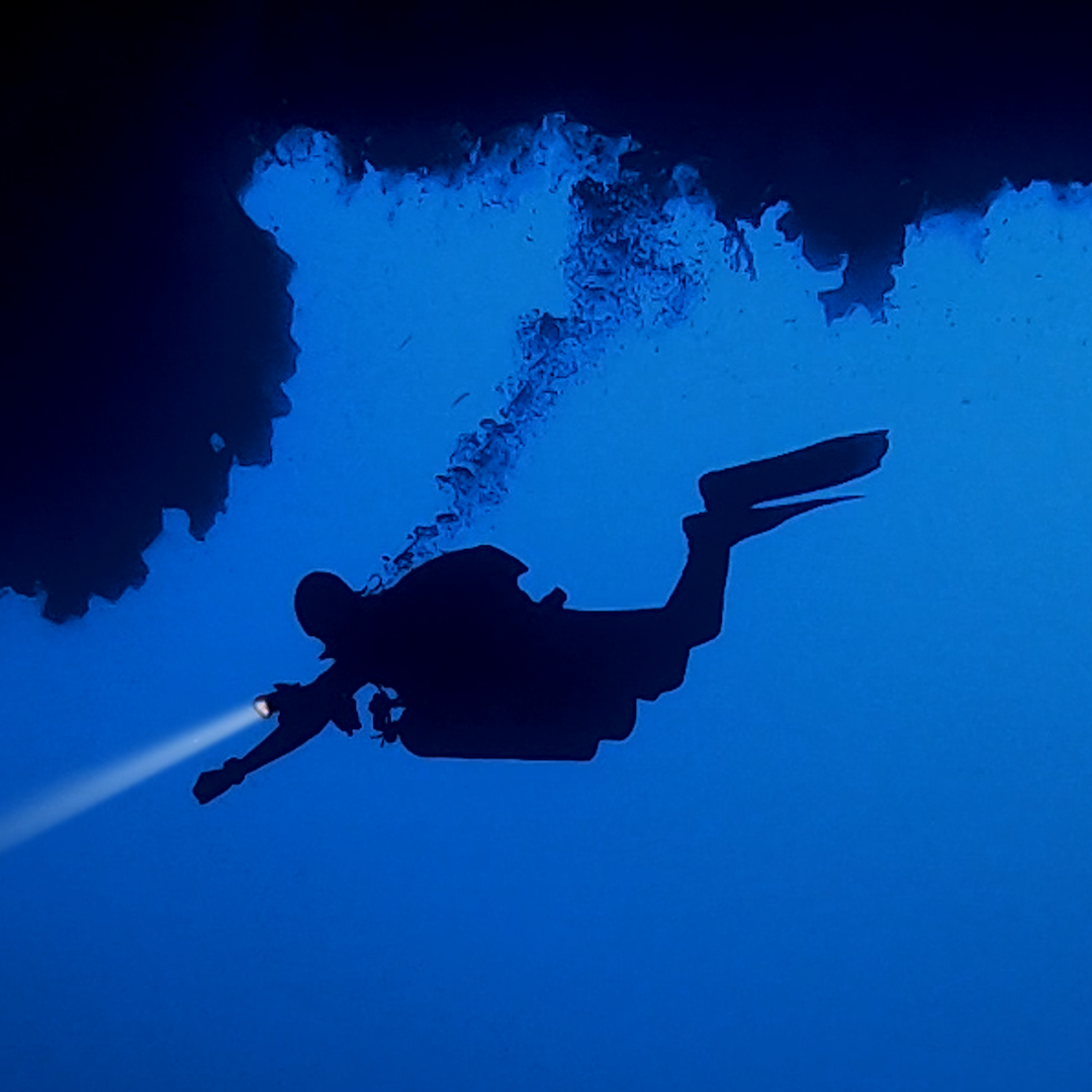 Backmount vs. Sidemount for Technical Diving
