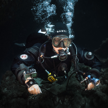 The Effect of Social Media on the Diving Industry