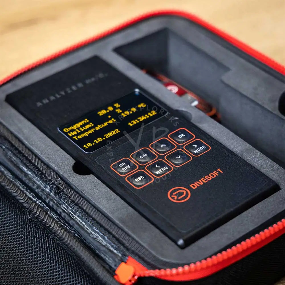 Close up of Divesoft analyzer screen displaying gas mixing calculation software