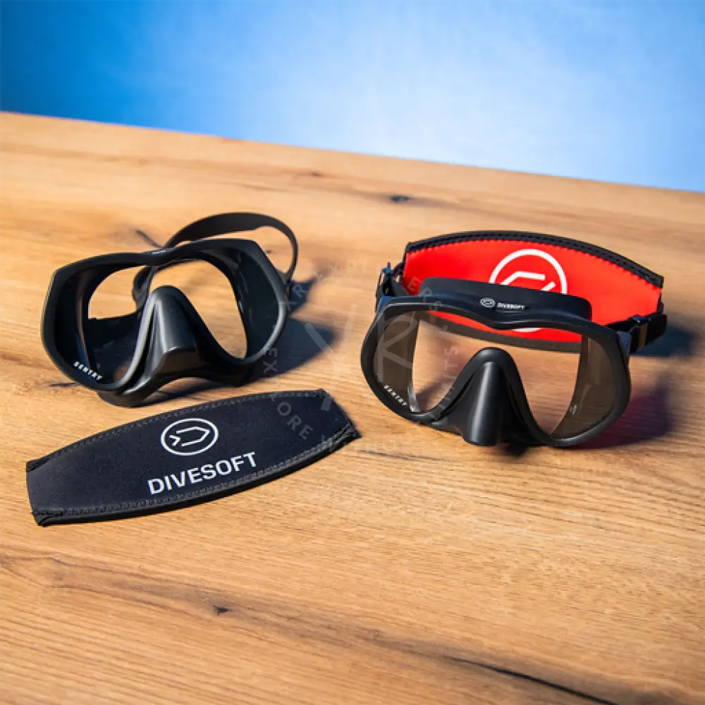 Divesoft SENTRY frameless diving mask with black silicone strap red interior sleek design and Divesoft logo on side