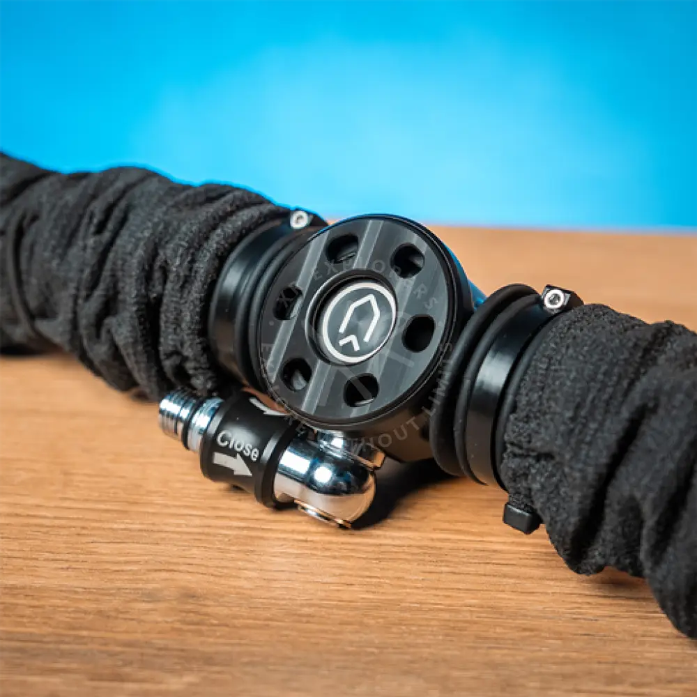 Flexible silicone hose demonstrating improved head mobility for technical divers