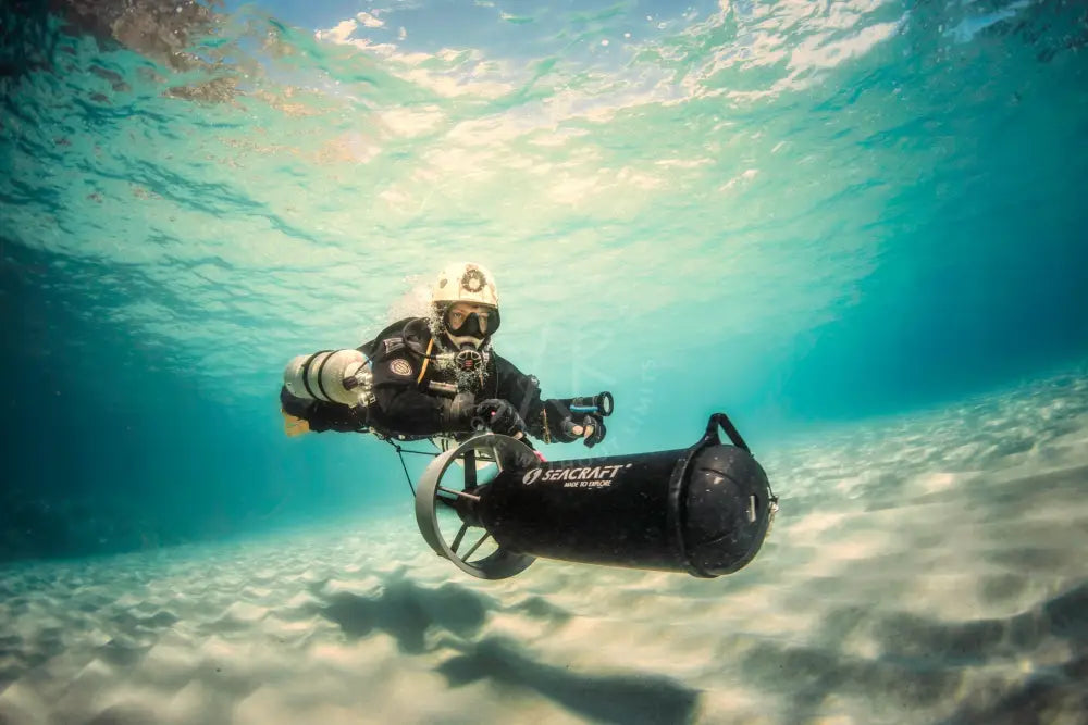 Black cylindrical seacraft underwater vehicle with silver propeller for full-day kuwait islands dive trip to qaruh and umm al maradim