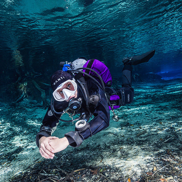GUE instructor guiding a student in proper horizontal trim during discover diving session in Kuwait