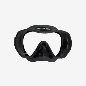 Black diving mask with 'HALCON' branding on a white background