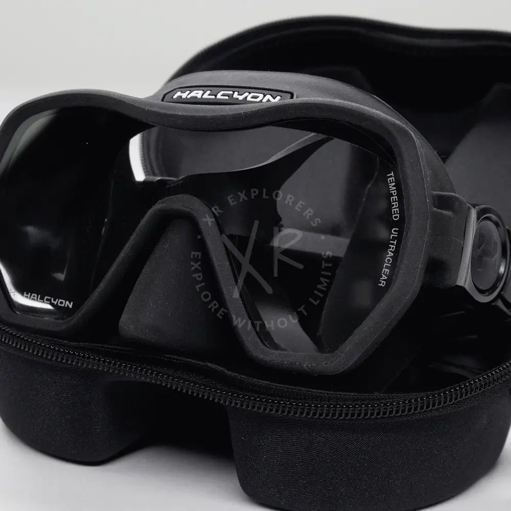 Halcyon omnis mask black diving mask with tempered ultra-clear lenses and silicone seal for underwater use