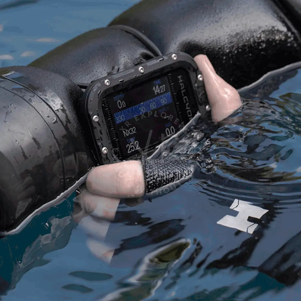Halcyon symbios complete ecosystem bundle black halcyon nx32 dive computer with digital depth and time display held in water