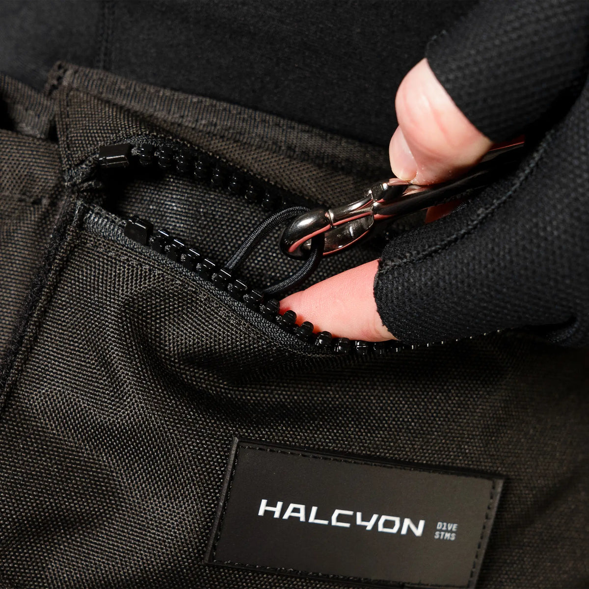 Halcyon Tech Dive Shorts – Neoprene Cargo Pockets