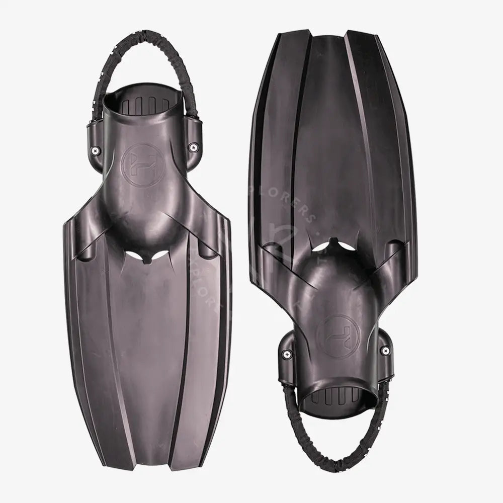 Halcyon Vector Pro fins in black plastic with reinforced foot straps and adjustable ballast for diving use