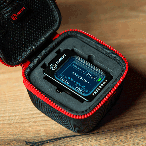 Durable anodized aluminum body of Divesoft Freedom Plus computer on rocky shore in Oman