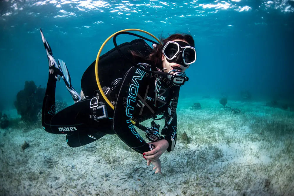 Instructor supervising a new diver at 12 meters depth in Saudi Arabia KSA waters